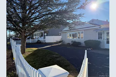 613 Madison Avenue, Lindenhurst, NY 11757 - Photo 14