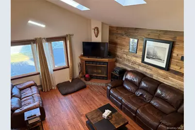 613 Madison Avenue, Lindenhurst, NY 11757 - Photo 20