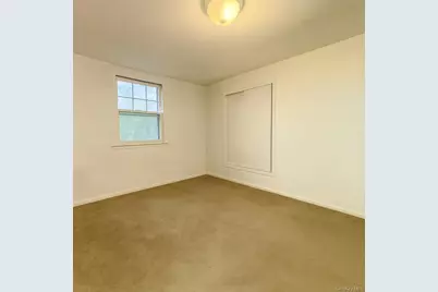 27 Middle Line Avenue, Medford, NY 11763 - Photo 4