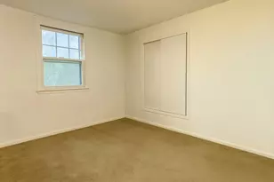 27 Middle Line Ave, Medford, NY 11763 - Photo 4