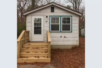 27 Middle Line Avenue, Medford, NY 11763 - Photo 6