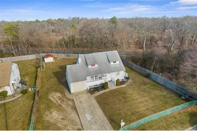 9 Farragut Avenue, Bay Shore, NY 11706 - Photo 1