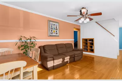 9 Farragut Avenue, Bay Shore, NY 11706 - Photo 6