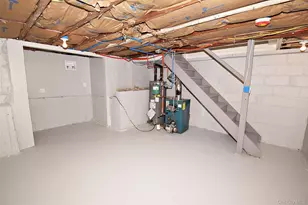 371 Oceanside St, Islip Terrace, NY 11752 - Photo 32