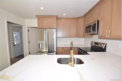 371 Oceanside Street, Islip Terrace, NY 11752 - Photo 10