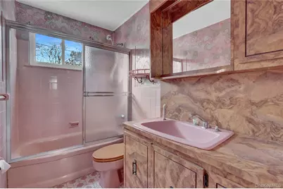 101 Beverly Place, Levittown, NY 11756 - Photo 16