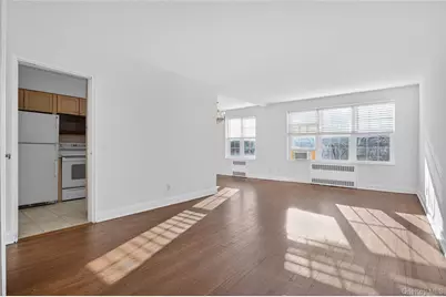 366 Stewart Avenue #B1, Garden City, NY 11530 - Photo 4