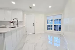 31 Hampshire Ct, Holbrook, NY 11741 - Photo 8