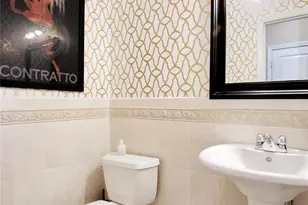 42 Mora Ct, Manhasset, NY 11030 - Photo 12