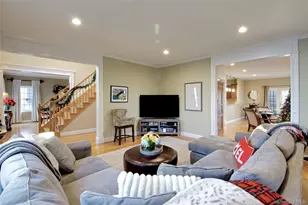 42 Mora Ct, Manhasset, NY 11030 - Photo 6