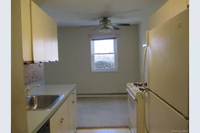 260 Waverly Avenue #52, Patchogue, NY 11772 - Photo 4