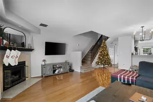 8 Sunridge Ln, Islip, NY 11751 - Photo 8