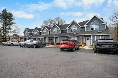 8 Sunridge Lane, Islip, NY 11751 - Photo 2