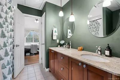 8 Sunridge Lane, Islip, NY 11751 - Photo 14