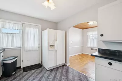 444 Carnation Avenue, Floral Park, NY 11001 - Photo 10