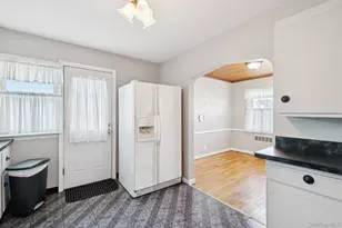 444 Carnation Ave, Floral Park, NY 11001 - Photo 10