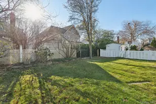 444 Carnation Ave, Floral Park, NY 11001 - Photo 32