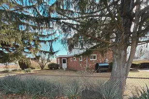 40 E Cherry St, Central Islip, NY 11722 - Photo 2