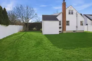 57 Remson St, Valley Stream, NY 11580 - Photo 2