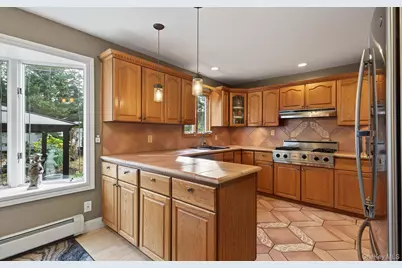 110 Florida Avenue, Commack, NY 11725 - Photo 12