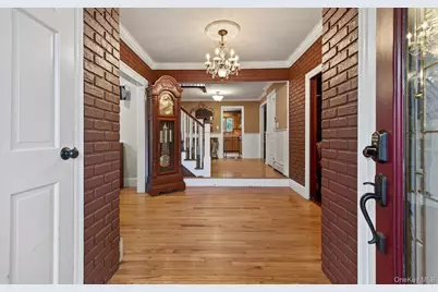 110 Florida Avenue, Commack, NY 11725 - Photo 4