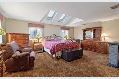 110 Florida Avenue, Commack, NY 11725 - Photo 18