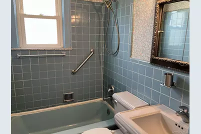 121 Campbell Avenue, Williston Park, NY 11596 - Photo 18