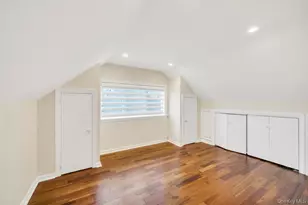 9 Sycamore Dr, Great Neck, NY 11021 - Photo 38