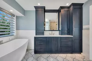 9 Sycamore Dr, Great Neck, NY 11021 - Photo 26