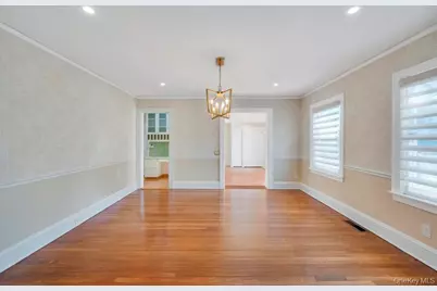 9 Sycamore Drive, Great Neck, NY 11021 - Photo 8