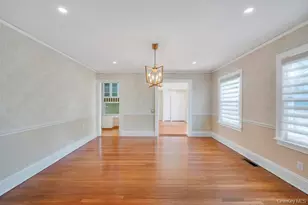 9 Sycamore Dr, Great Neck, NY 11021 - Photo 8