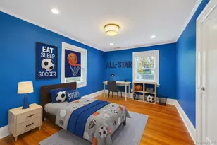 9 Sycamore Dr, Great Neck, NY 11021 - Photo 30
