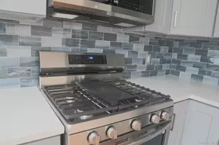 188 Forrest Pl, Bay Shore, NY 11706 - Photo 16