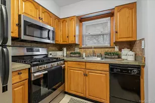 120-30 172nd St, Jamaica, NY 11434 - Photo 10