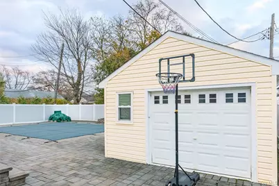 2906 Lawrence Drive, Wantagh, NY 11793 - Photo 32