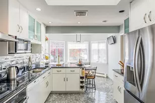 192 Birch Dr, Manhasset Hills, NY 11040 - Photo 16