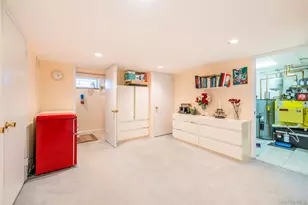 192 Birch Dr, Manhasset Hills, NY 11040 - Photo 32