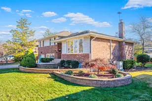 192 Birch Dr, Manhasset Hills, NY 11040 - Photo 2