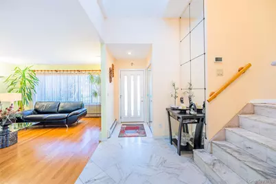 192 Birch Drive, Manhasset Hills, NY 11040 - Photo 8