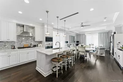 5000 Royal Court #5103, North Hills, NY 11040 - Photo 4