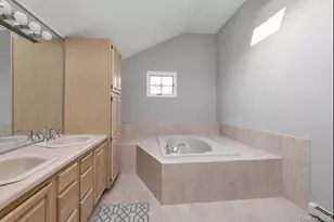 39 Fleets Cove Rd, Huntington, NY 11743 - Photo 14