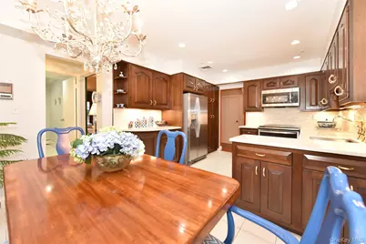 11 Joy Drive, Manhasset Hills, NY 11040 - Photo 10