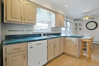 14 Aspen Way, Thornwood, NY 10594 - Photo 8