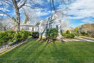 91 Tower St, Sayville, NY 11782 - Photo 2