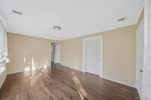 91 Tower St, Sayville, NY 11782 - Photo 8