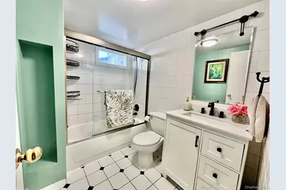 182 Lexington Avenue, Franklin Square, NY 11010 - Photo 22