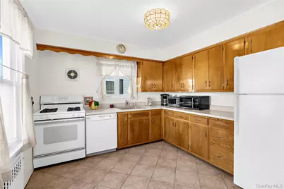 27 Simon Street, Babylon, NY 11702 - Photo 6