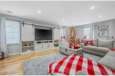 50 Verazzano Avenue, Copiague, NY 11726 - Photo 6