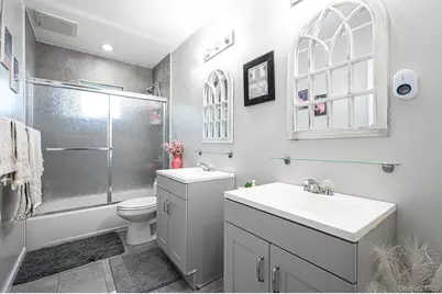 50 Verazzano Avenue, Copiague, NY 11726 - Photo 28