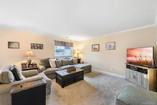 70 Strawberry Commons, Riverhead, NY 11901 - Photo 8